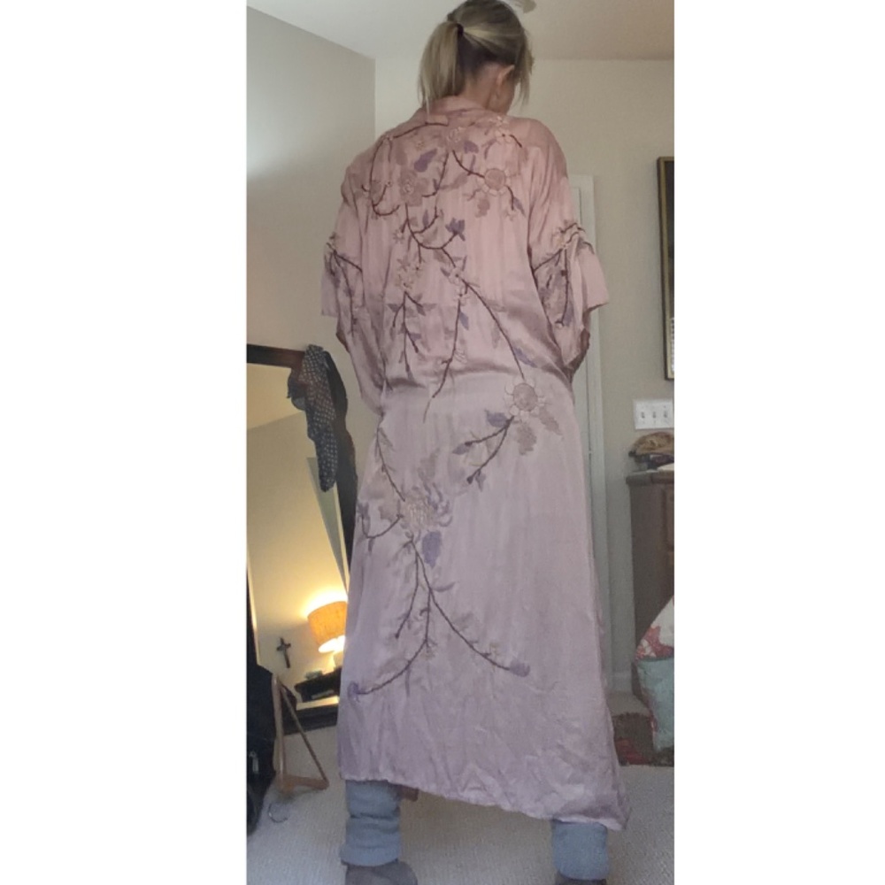 Magnolia Pearl Embroidered Sinchu Kimono - Picture 2 of 11